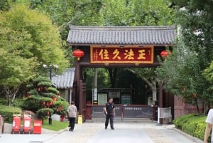 Shanghai: dag van het boeddhisme, gebed en creativiteit