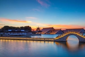 Однодневная экскурсия по Шанхаю: Гуанфулин и Чжуцзяцзяо