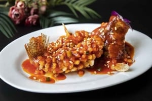 Dagsomvisning i Shanghai: privat bil/van + sjåfør + guide (inkl. billetter)