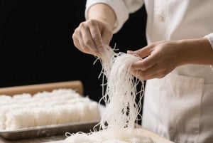 Shanghai: Lohikäärmeen parta -karkkien valmistus kokin kanssa