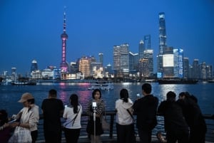 Shanghai Evenings: Riverfront Restaurants & Modern Lounges