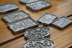 Shanghái: clase práctica de elaboración de pastillas de incienso.