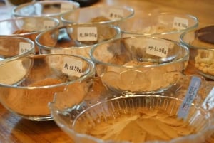 Shanghái: clase práctica de elaboración de pastillas de incienso.