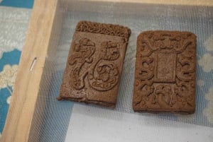 Shanghái: clase práctica de elaboración de pastillas de incienso.