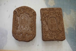 Shanghái: clase práctica de elaboración de pastillas de incienso.