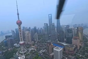 Tour en helicóptero por Shanghái: vuelo privado sobre el paisaje urbano