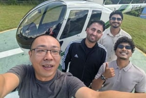 Tour en helicóptero por Shanghái: vuelo privado sobre el paisaje urbano