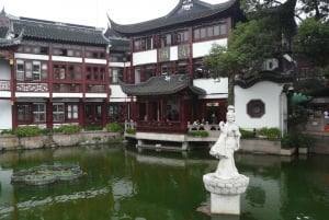 Shanghai: Private Walking Tour with a Local