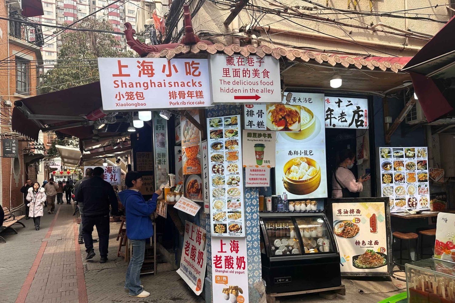 Tour gastronomico di un giorno a Shanghai con cena casalinga