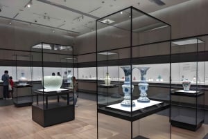 Shanghai: Private Day Trip with Western and Eastern Culture