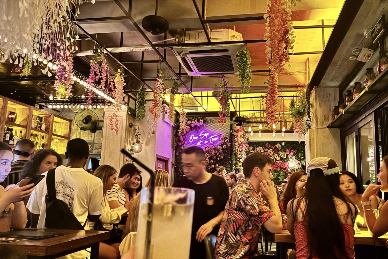 Szanghaj: wyprawa od baru do baru z przewodnikiem i drinkami w cenie