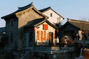 Shanghai: Qingxi Ancient Town, Wonton & Kalligrafi Tour