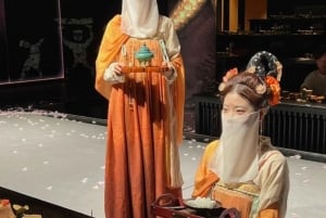 Shanghai: Medrivende kongelig banket med danseshow