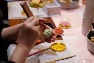 Shanghai: Tangguozi-kurssi muinaisen kiinalaisen teeleivonnaisen valmistukseen