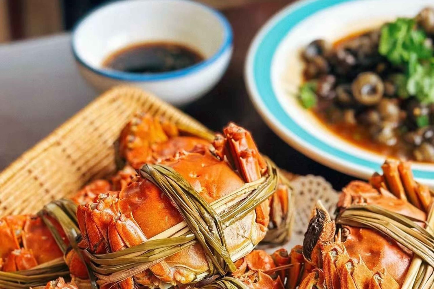 Shanghai: Yangcheng Lake Hairy Crab & Yellow Wine Tour