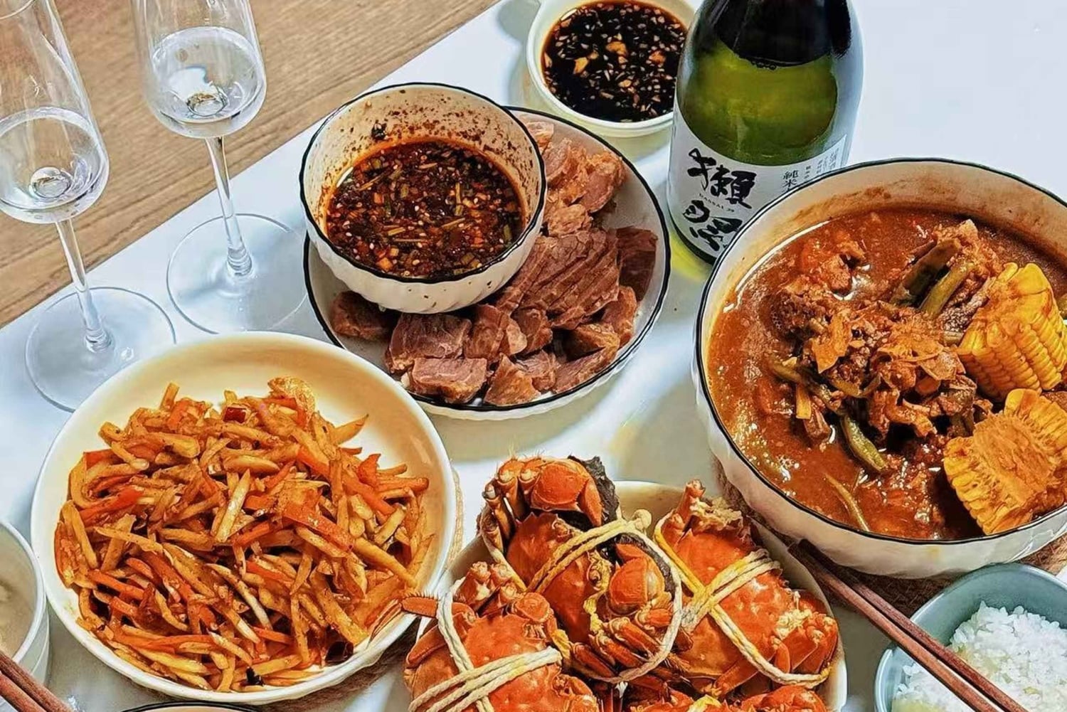 Shanghai: Yangcheng Lake Hairy Crab & Yellow Wine Tour