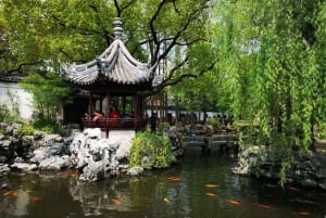 Shanghai: Yu Garden and City God Temple Walking Tour