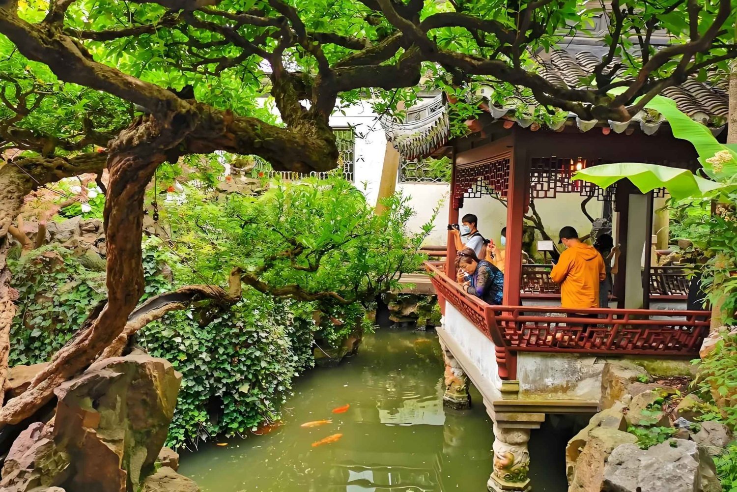 Shanghai: Yu Garden Ticket and Optional 1.5-Hour Guided Tour