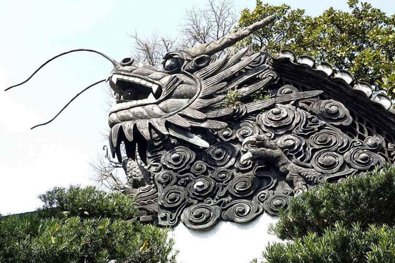 Attend-a-lantern-festival-at-Yuyuan-Garden