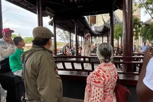 上海：朱家角水の町と上海タワーを訪問いたします