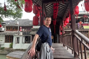 Shanghai: Zhujiajiao Wasserstadt mit Shanghai Tower besuchen