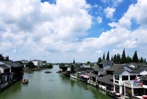 Shanghai: Zhujiajiao Wasserstadt mit Shanghai Tower besuchen