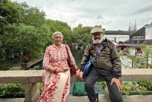 Shanghai: Zhujiajiao Wasserstadt mit Shanghai Tower besuchen