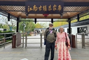 Shanghai: Zhujiajiao Wasserstadt mit Shanghai Tower besuchen