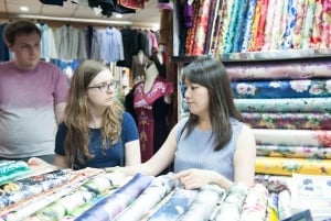 Rób zakupy jak miejscowy: poznaj rynek z rodzimym akcentem