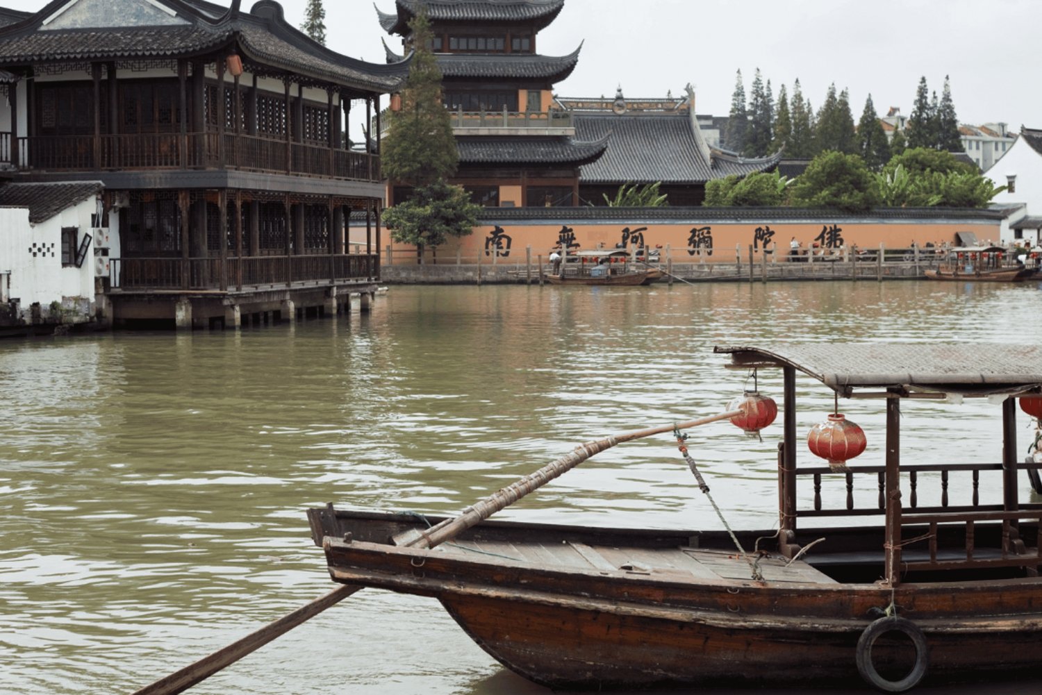Zhujiajiao & Shanghai:Private Day Tour Water Town to Skyline