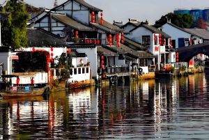 Zhujiajiao-vesikaupunki ja Shanghain väärennösmarkkinoiden ostosretki