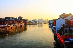 Zhujiajiao z niesamowitymi nocnymi światłami i doświadczeniem w barze