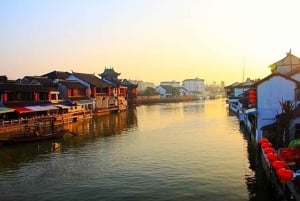 Zhujiajiao med fantastisk nattbelysning og baropplevelse