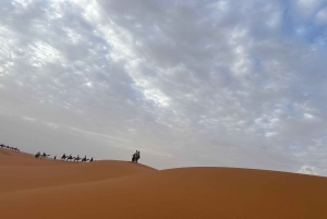 Из Марракеша: 4-дневная поездка с катанием на верблюде и проживанием в лагере в Сахаре