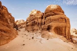 Sharm: 2-daagse Dahab, Canyon, Safari, Snorkelen w Kampverblijf