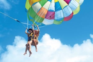 Depuis Sharm : Parachute ascensionnel, bateau en verre, sports nautiques et déjeuner