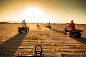 Depuis Sharm : ATV privé au lever ou au coucher du soleil et village bédouin