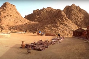 Desde Sharm: Amanecer o Atardecer en ATV Privado y Pueblo Beduino