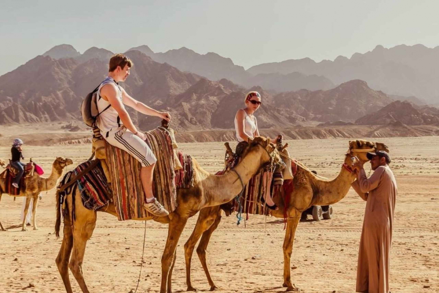 Sharm: ATV, passeio de camelo, jantar com churrasco e show com traslado privativo