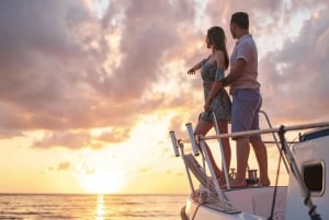 Sharm El Sheikh: Dinner Cruise on a Luxury Yacht with Show