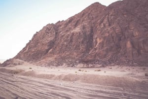 Sharm El Sheikh: Tour mattutino in ATV Quad con Echo Mountain
