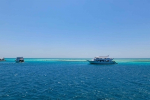 Sharm El Sheikh: Gita in barca privata con pranzo e bevande