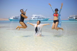 Sharm El Sheikh: Ras Mohamed Cruise with Snorkeling & Lunch