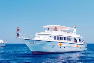Sharm El Sheikh: Tiran Island Boat Trip w Private Transfers