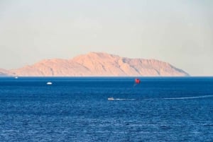Sharm El Sheij: Paseo en barco por la isla de Tirán con inmersión introductoria