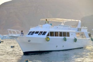 Sharm El Sheikh: Private Yacht Trip with Lunch and Drinks