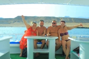 Sharm: Lyxig privat yacht med valfri lunch och drycker