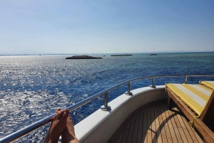 Sharm: Lyxig privat yacht med valfri lunch och drycker