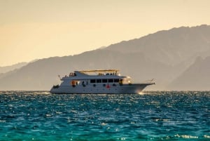 Sharm: Excursión en barco de buceo a Ras Mohamed con traslados privados