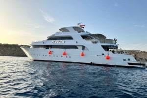 Sharm: Vip Snorkeling Cruise with international lunch